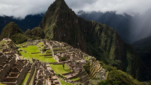 A cidade inca de Machu Picchu fica no alto da região de Cusco, no Peru, 23 de fevereiro de 2012 - Sputnik Brasil