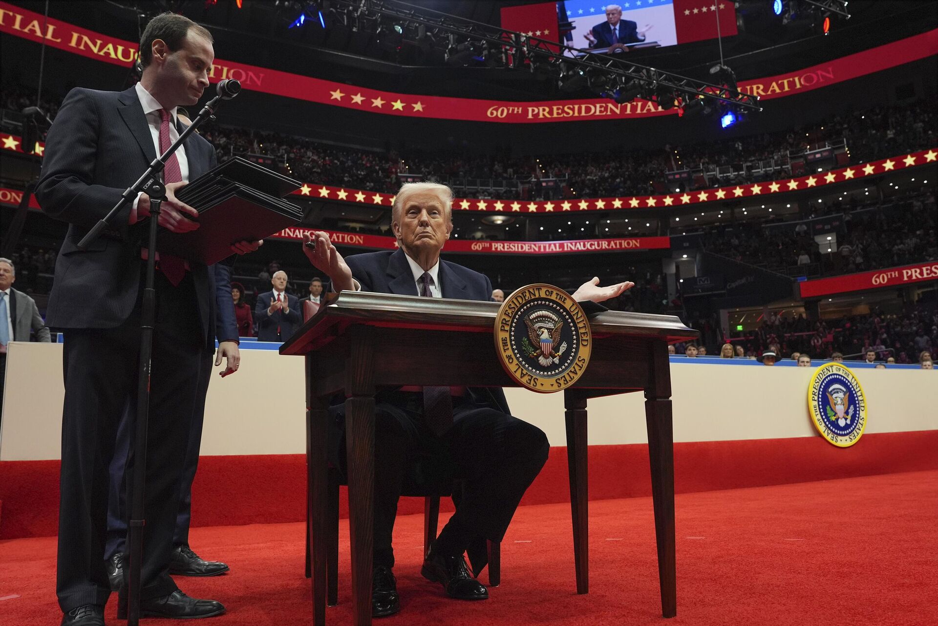 O presidente dos EUA, Donald Trump, após assinar ordens executivas em evento de sua posse presidencial, em Washington, EUA, 20 de janeiro de 2025