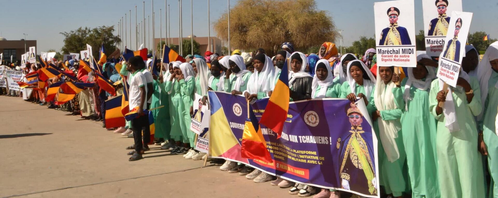 Manifestação em apoio à rescisão do acordo militar com a França, Chade, N'Djamena, 25 de janeiro de 2025 - Sputnik Brasil, 1920, 25.01.2025