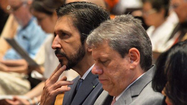 O prefeito Ricardo Nunes (MDB) e o governador Tarcísio de Freitas (Republicanos) de São Paulo participaram da missa do aniversário da cidade de 471 anos. Janeiro de 2024. - Sputnik Brasil