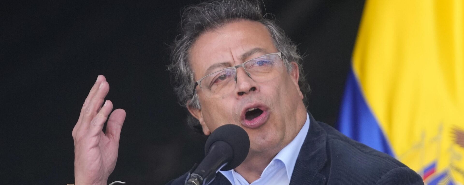 O presidente da Colômbia, Gustavo Petro, discursa para apoiadores durante um comício por suas reformas propostas na praça Bolívar, em Bogotá, Colômbia, 19 de setembro de 2024 - Sputnik Brasil, 1920, 26.01.2025