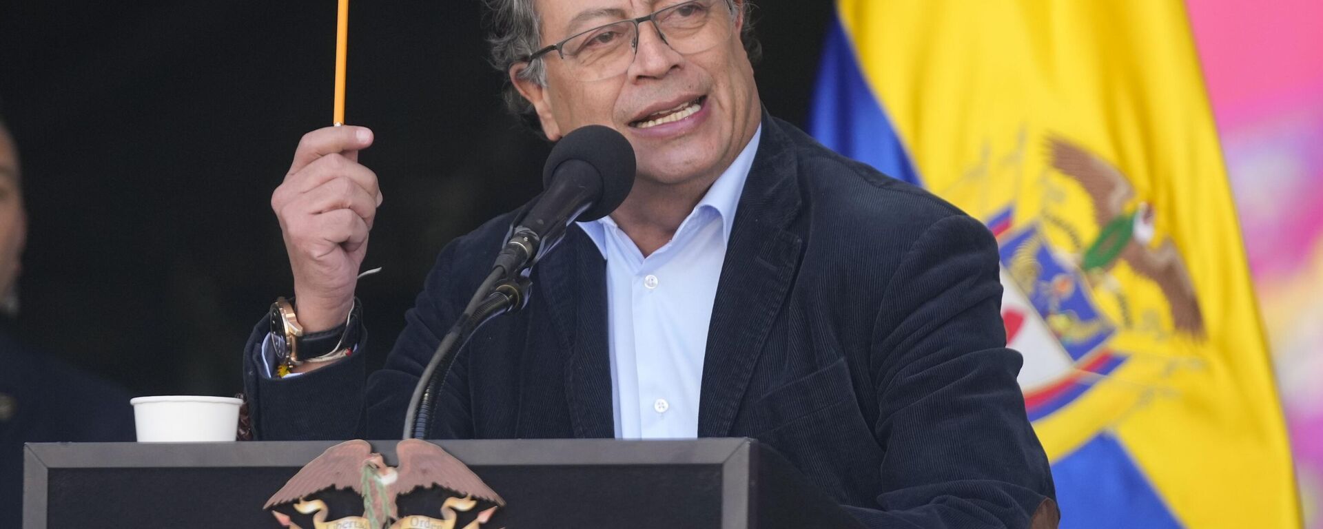 O presidente da Colômbia, Gustavo Petro, discursa para apoiadores durante um comício por suas reformas propostas na praça Bolívar, em Bogotá, Colômbia, 19 de setembro de 2024 - Sputnik Brasil, 1920, 26.01.2025