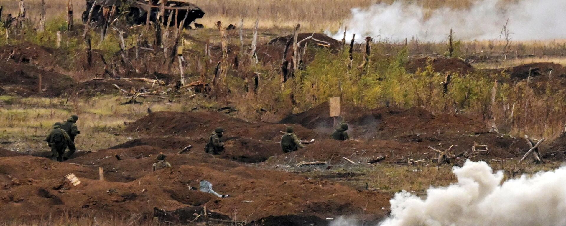 Tropas de assalto em um veículo blindado de transporte de pessoal BTR-82A durante treinamento de combate das unidades de assalto da 30ª Brigada de Infantaria Motorizada do na República Popular de Donetsk (RPD). - Sputnik Brasil, 1920, 28.01.2025