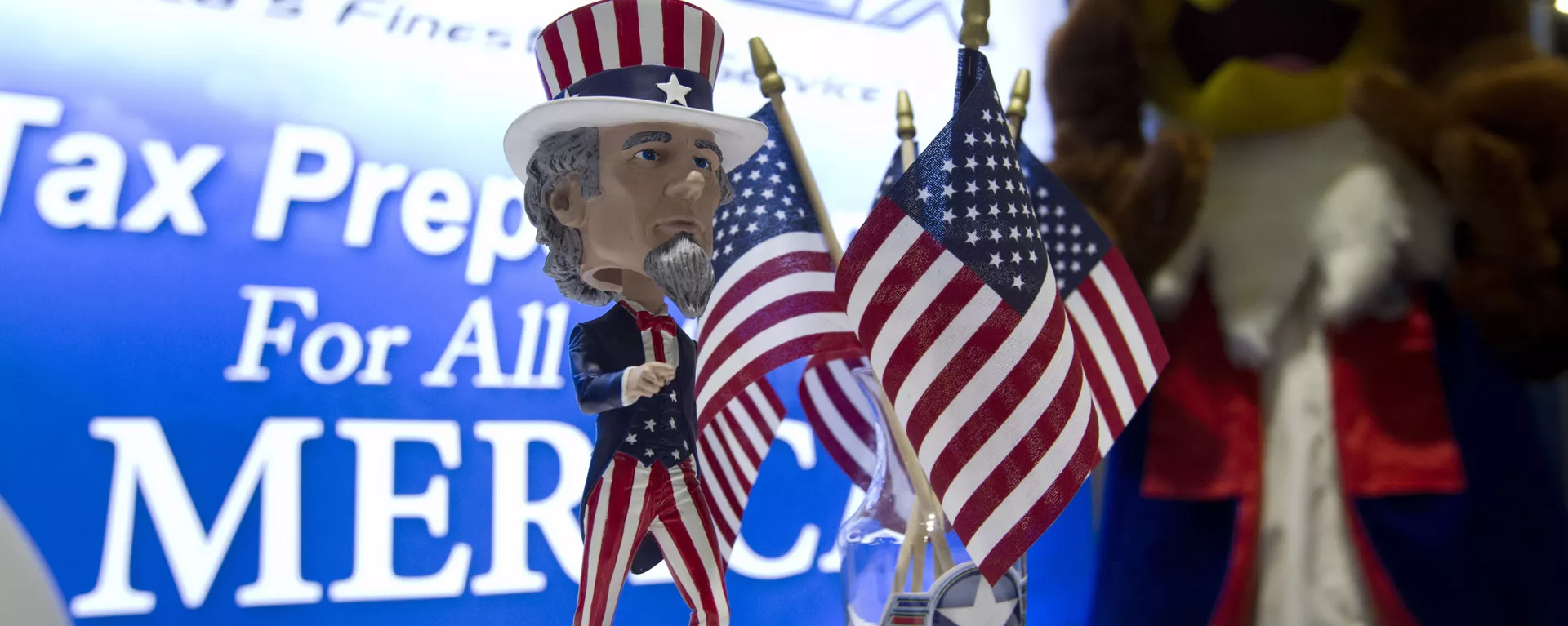 Um boneco retratando Tio Sam decorando um estande durante a Conferência de Ação Política Conservadora, CPAC 2019, em Oxon Hill, EUA - Sputnik Brasil, 1920, 09.07.2025