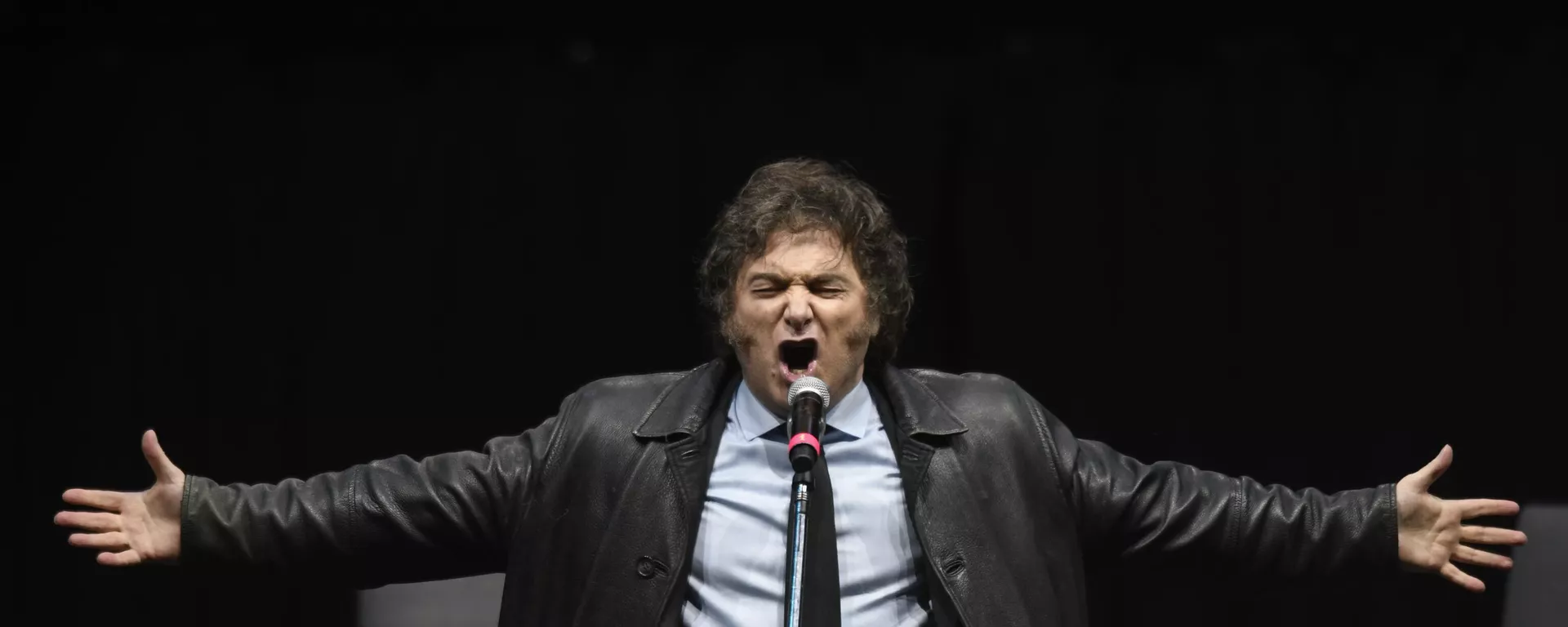 Javier Milei canta em evento promocional de seu livro em Buenos Aires. Argentina, 22 de maio de 2024 - Sputnik Brasil, 1920, 21.02.2025