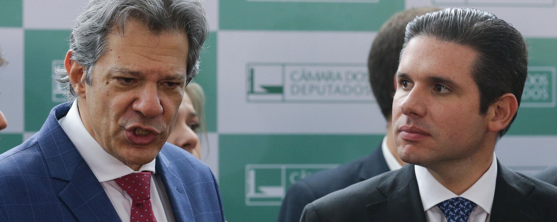 Ministro da Fazenda, Fernando Haddad, e o presidente da Câmara dos Deputados, Hugo Motta, durante coletiva de imprensa. Brasília, 5 de fevereiro de 2025 - Sputnik Brasil, 1920, 05.02.2025