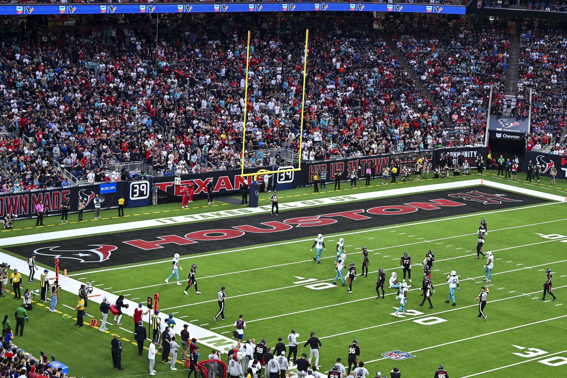 Jogo de futebol americano da liga profissional NFL entre o Miami Dolphins e o Houston Texas, em 15 de dezembro de 2024, em Houston, Texas, EUA.