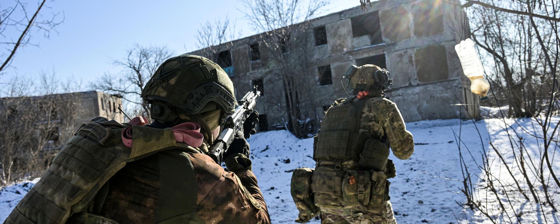 Treinamento de combate de militares das unidades de assalto das Forças Armadas russas que participaram da libertação de Dzerzhinsk (Toretsk, na denominação ucraniana) na República Popular de Donetsk. - Sputnik Brasil, 1920, 09.02.2025