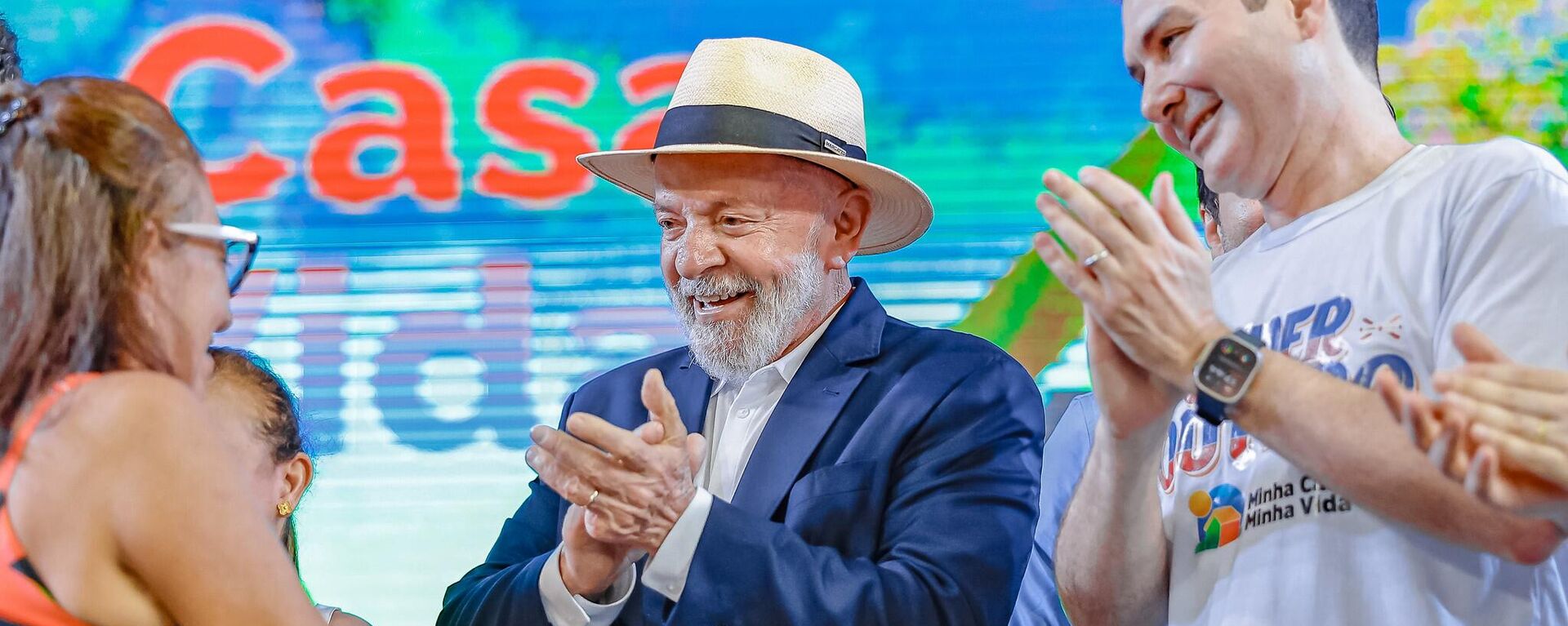 O presidente Luiz Inácio Lula da Silva ao lado do ministro das Cidades, Jader Barbalho Filho, durante cerimônia de entrega de unidades habitacionais. Belém (PA), 13 de fevereiro de 2025 - Sputnik Brasil, 1920, 13.02.2025