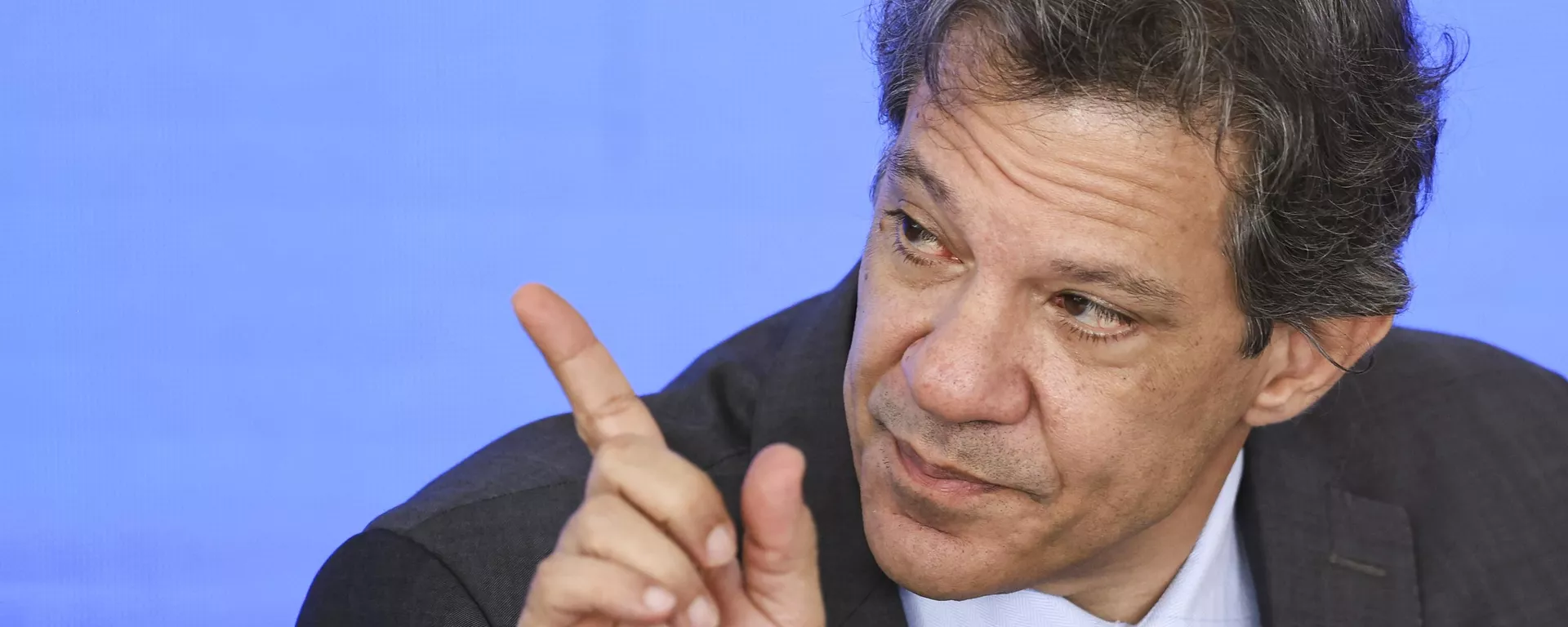 O ministro da Fazenda, Fernando Haddad, durante cerimônia que celebra um ano do programa Nova Indústria Brasil (NIB), no Palácio do Planalto, em Brasília (DF), em 12 de fevereiro de 2025 - Sputnik Brasil, 1920, 16.04.2025