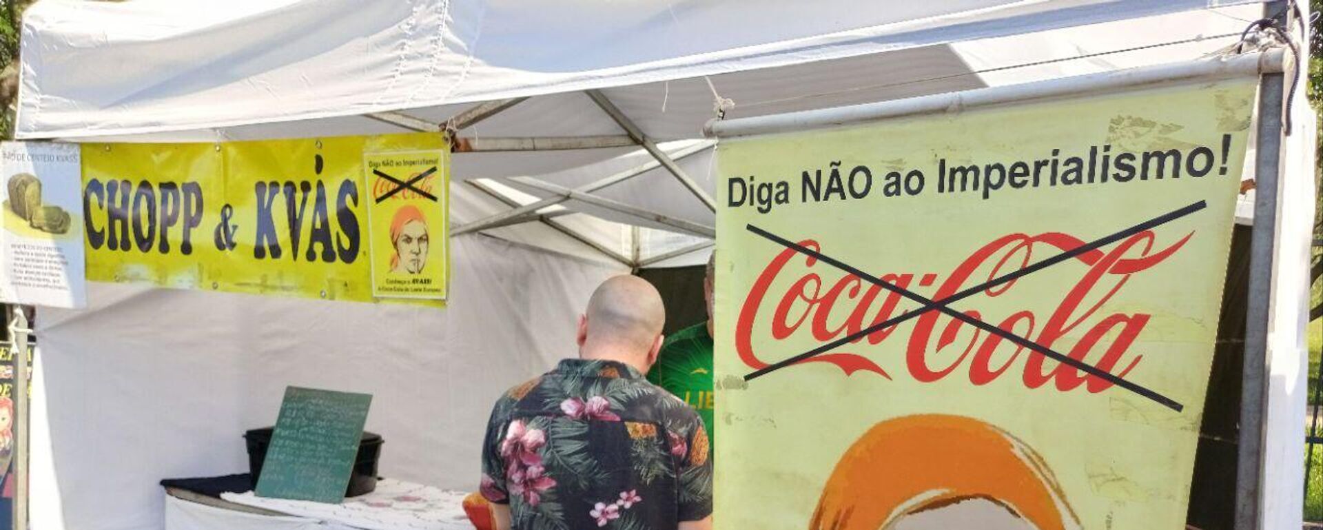 Barraca de vendas de kvass, na feira de cultura do Leste Europeu, em Vila Zelina (SP), em 16 de fevereiro de 2025 - Sputnik Brasil, 1920, 16.02.2025