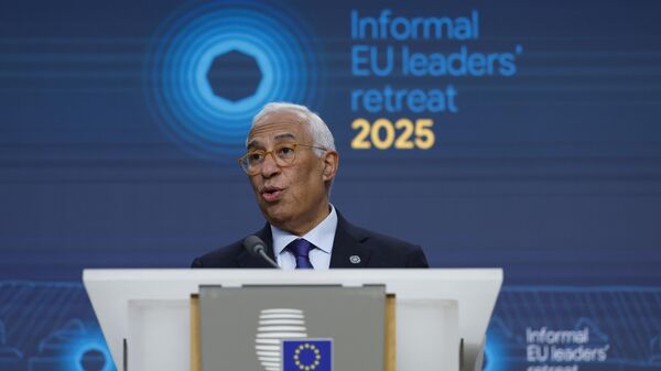 O presidente do Conselho Europeu, António Costa, discursa em uma entrevista coletiva no final de uma cúpula da União Europeia (UE) em Bruxelas, 3 de fevereiro de 2025 - Sputnik Brasil