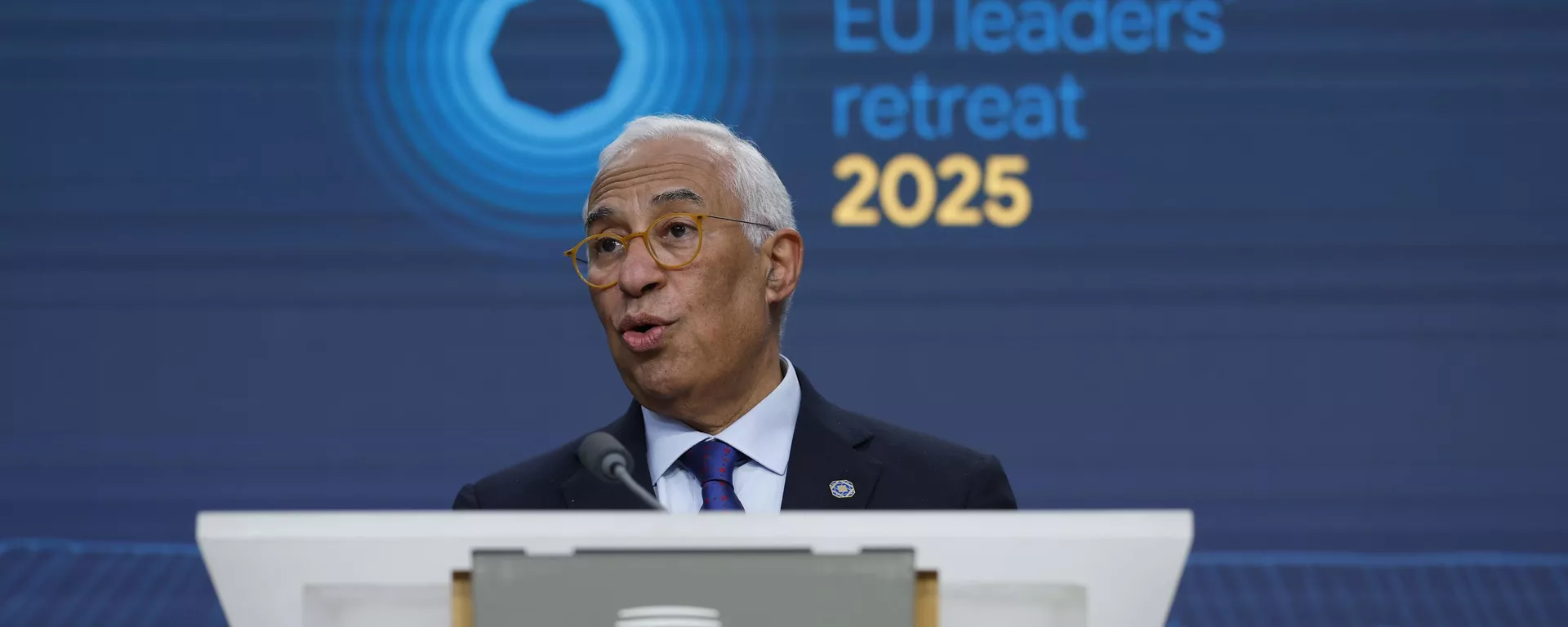 O presidente do Conselho Europeu, António Costa, discursa em uma entrevista coletiva no final de uma cúpula da União Europeia (UE) em Bruxelas, 3 de fevereiro de 2025 - Sputnik Brasil, 1920, 17.02.2025