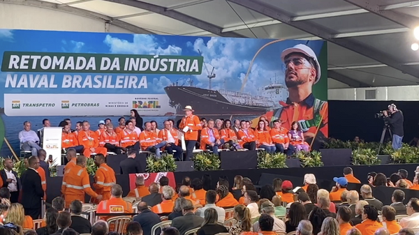 O presidente Luiz Inácio Lula da Silva discursa durante evento de retomada da indústria naval e offshore brasileira, no Terminal de Angra dos Reis (Tebig), no Rio de Janeiro - Sputnik Brasil