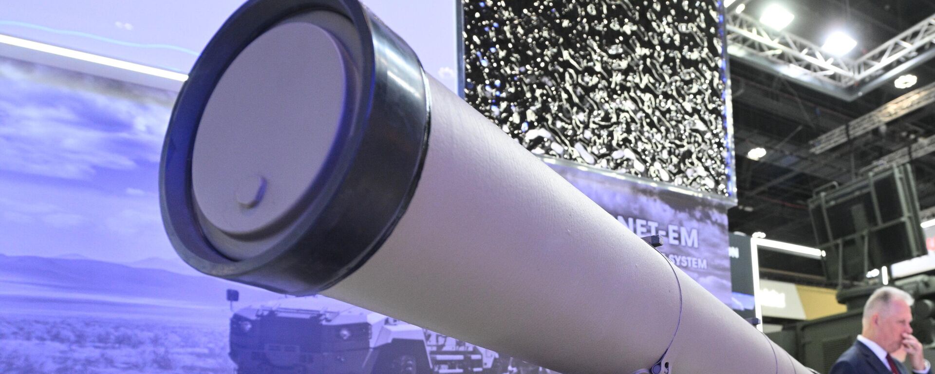 O sistema russo de mísseis antitanque (PTRK) Kornet na exposição IDEX 2025 nos Emirados Árabes Unidos, na Exposição IDEX 2025 nos Emirados Árabes Unidos. Fevereiro 2025. - Sputnik Brasil, 1920, 18.02.2025