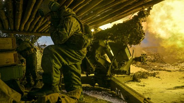 Equipe de um obuseiro D-30 do 25º Exército das Forças Armadas russas em ação na direção de Krasny Liman. - Sputnik Brasil