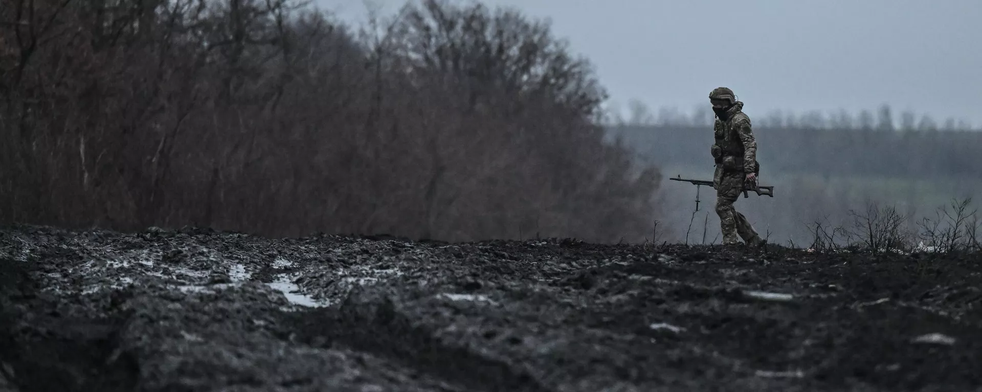 Treinamento de tropas de assalto e de operadores de drones do agrupamento de tropas Zapad (Oeste) na direção de Krasny Liman Treinamento de tropas de assalto e de operadores de drones do agrupamento de tropas Zapad (Oeste) na direção de Krasny Liman - Sputnik Brasil, 1920, 30.10.2025