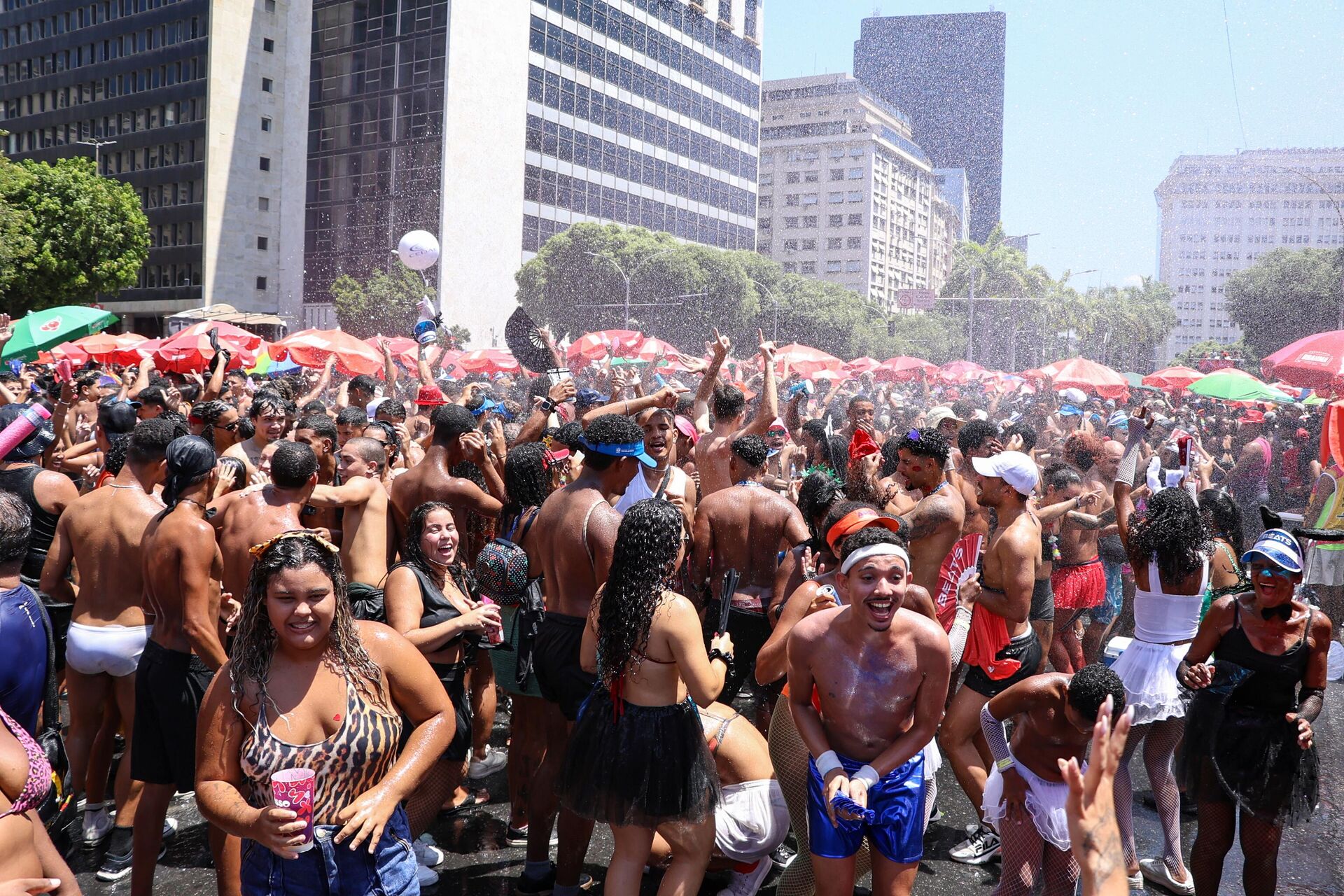 Bloco da favorita anima o pré-carnaval no centro do Rio de Janeiro. Fevereiro de 2025.