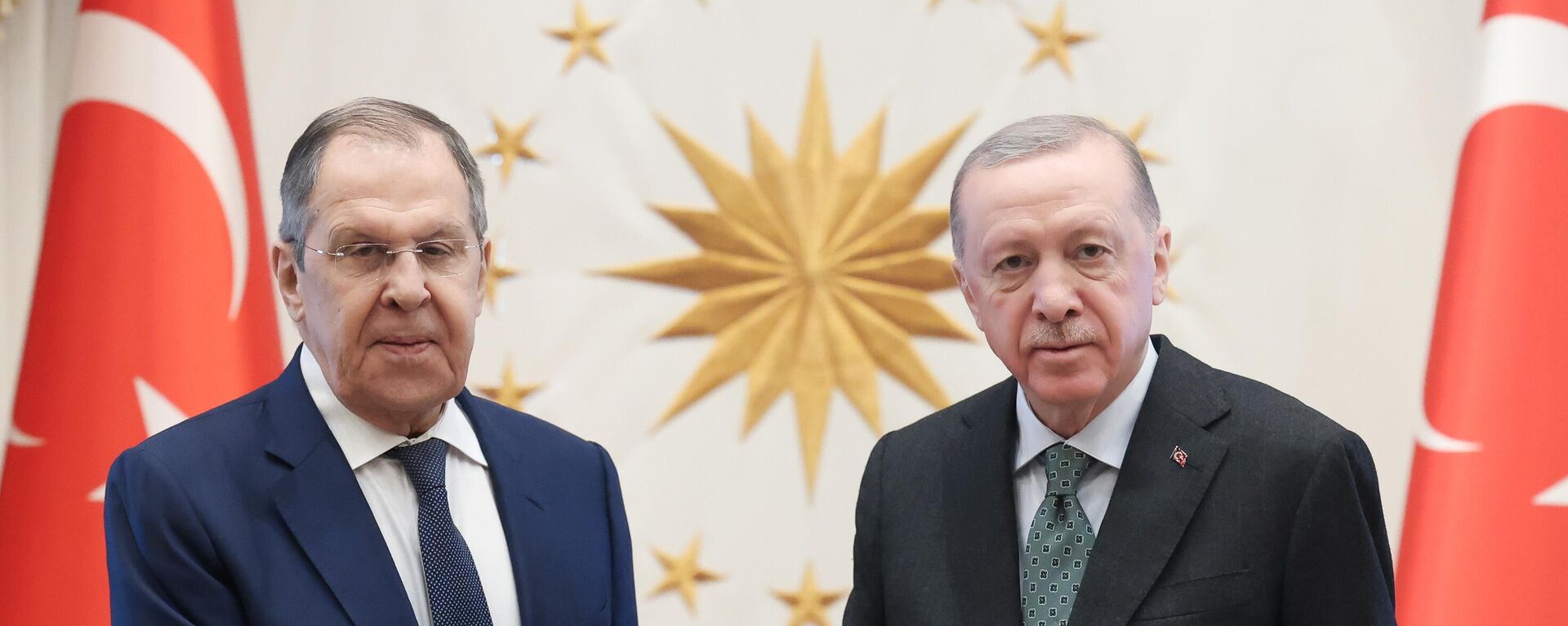 O ministro das Relações Exteriores da Rússia, Sergei Lavrov (à esquerda), e o presidente da Turquia, Recep Tayyip Erdogan, em uma reunião em Ancara, capital turca, em fevereiro de 2025 - Sputnik Brasil, 1920, 24.02.2025