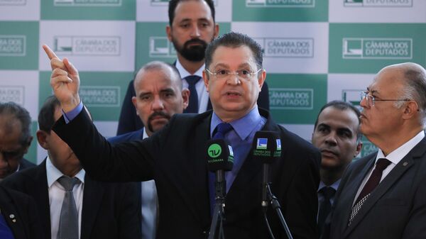 Em primeiro plano, o deputado eleito pelo estado do Rio de Janeiro, Sóstenes Cavalcante, líder do Partido Liberal (PL), Brasília, 19 de junho de 2024 - Sputnik Brasil