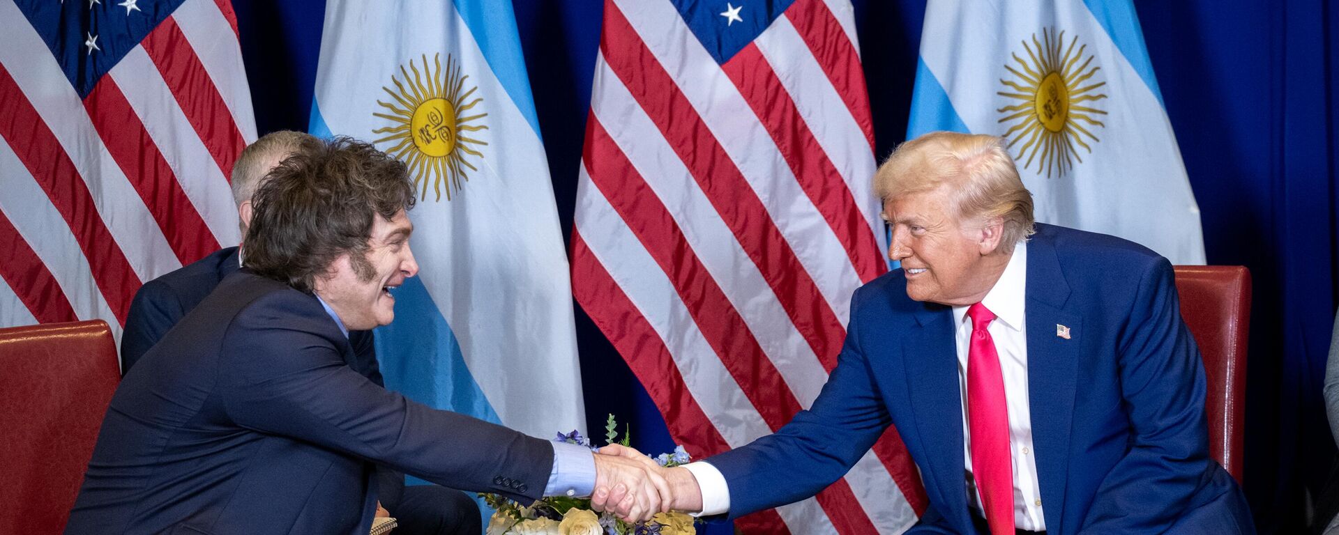 O presidente dos EUA, Donald Trump, recebe seu homólogo argentino, Javier Milei. 2025. - Sputnik Brasil, 1920, 25.02.2025