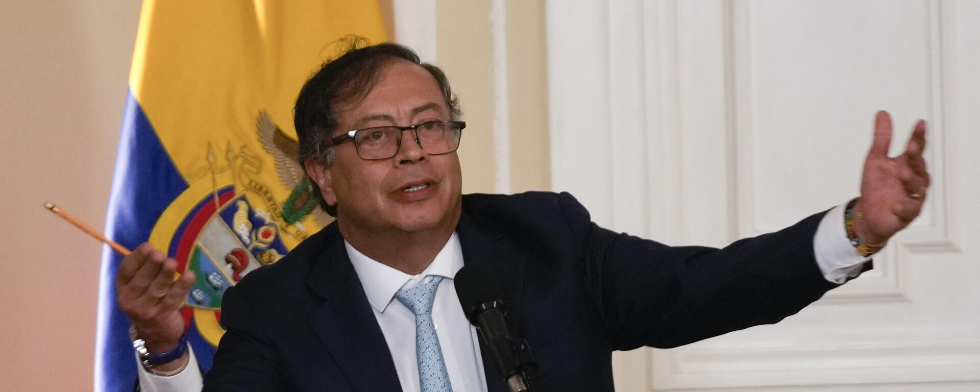 O presidente colombiano Gustavo Petro faz um discurso durante a cerimônia de posse da recém-nomeada procuradora-geral Luz Adriana Camargo no Palácio Presidencial em Bogotá, Colômbia, 22 de março de 2024 - Sputnik Brasil, 1920, 26.02.2025