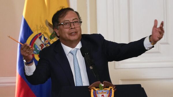 O presidente colombiano Gustavo Petro faz um discurso durante a cerimônia de posse da recém-nomeada procuradora-geral Luz Adriana Camargo no Palácio Presidencial em Bogotá, Colômbia, 22 de março de 2024 - Sputnik Brasil