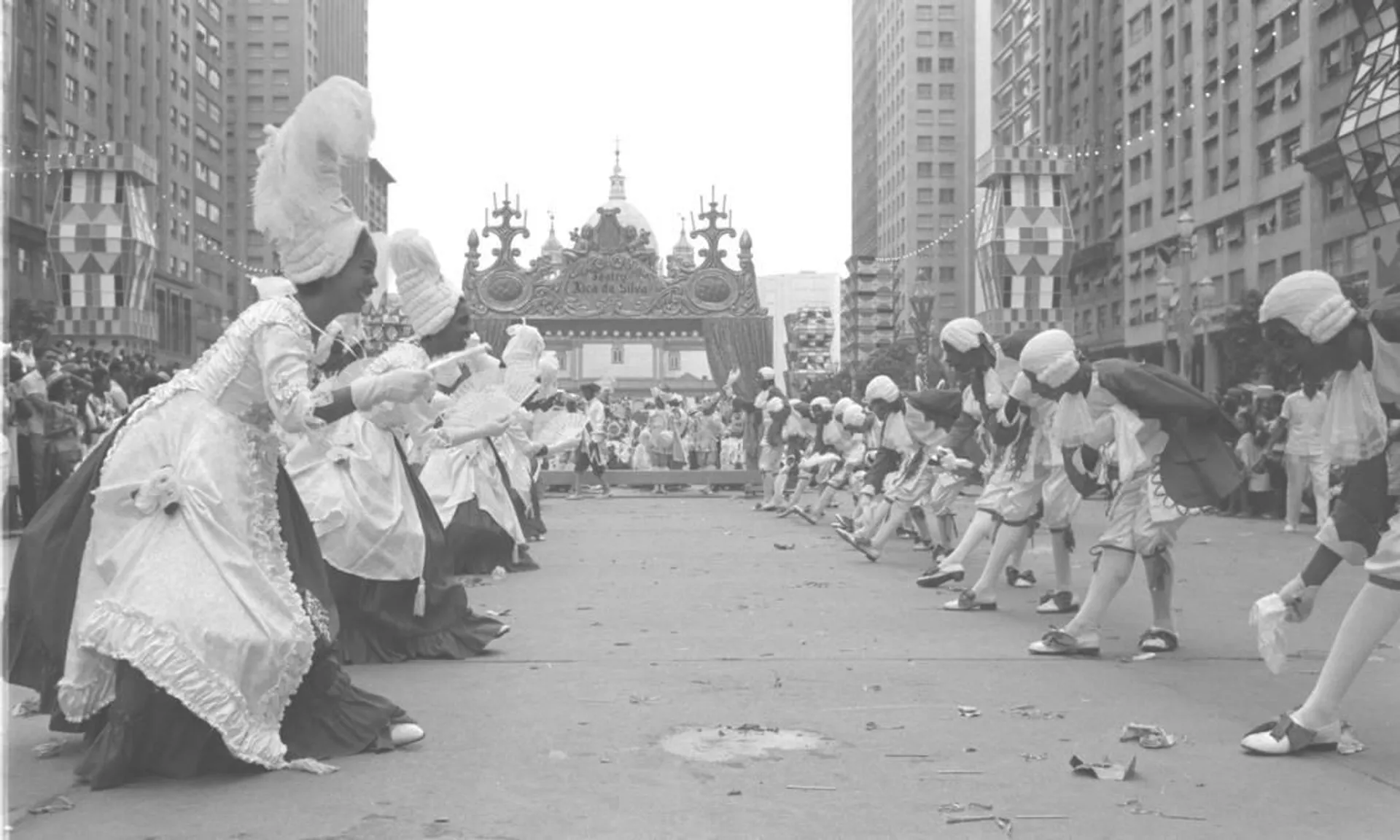 Desfile do Salgueiro de 1963 que teve como samba-enredo a vida de Chica da Silva. - Sputnik Brasil, 1920, 26.02.2025