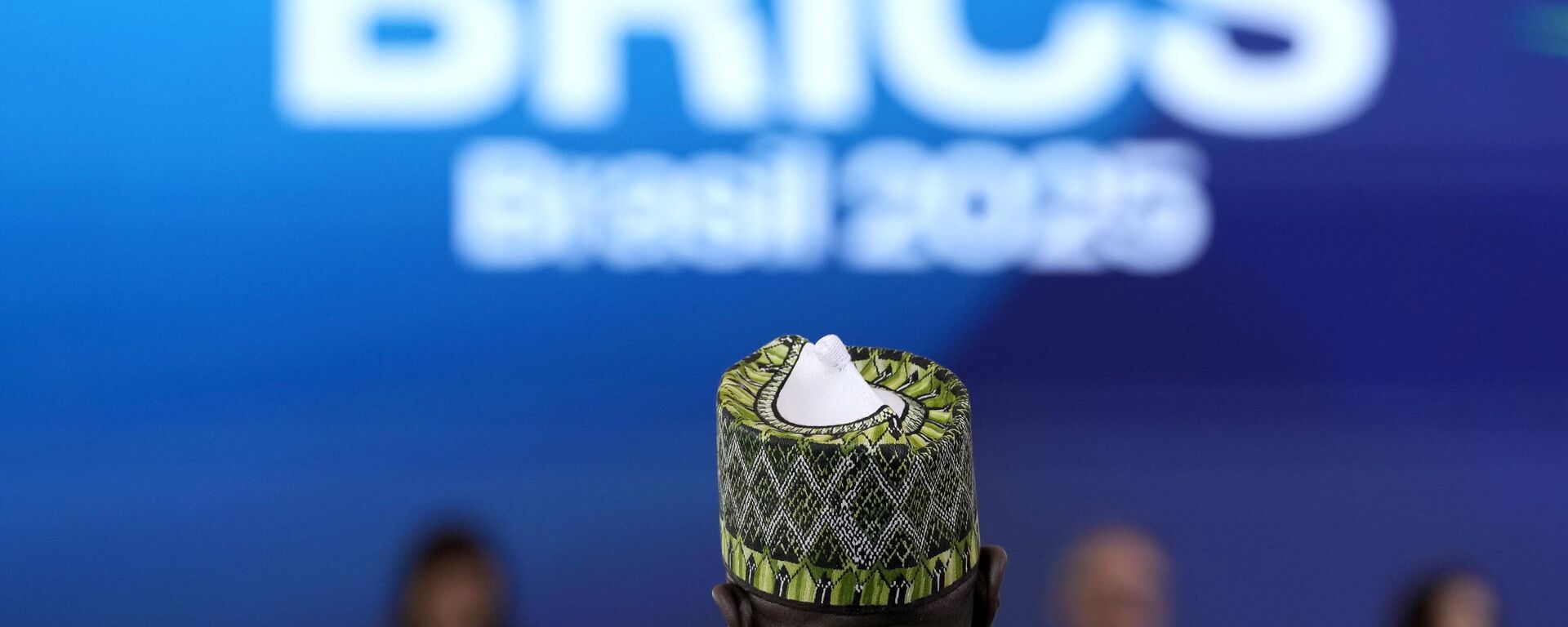 Um membro da delegação sul-africana participa da sessão de abertura da Primeira Reunião Sherpa em preparação para a reunião de julho do BRICS no Brasil, no Palácio do Itamaraty, em Brasília, Brasil, 26 de fevereiro de 2025 - Sputnik Brasil, 1920, 07.03.2025