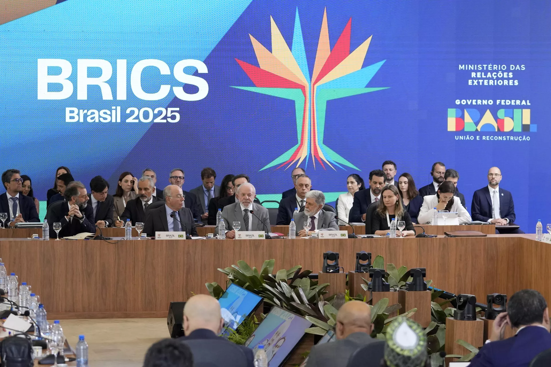 O presidente do Brasil, Luiz Inácio Lula da Silva, durante a sessão de abertura da Primeira Reunião Sherpa em preparação para a reunião de julho do BRICS no Brasil, no Palácio do Itamaraty, em Brasília, Brasil, 26 de fevereiro de 2025 - Sputnik Brasil, 1920, 07.03.2025