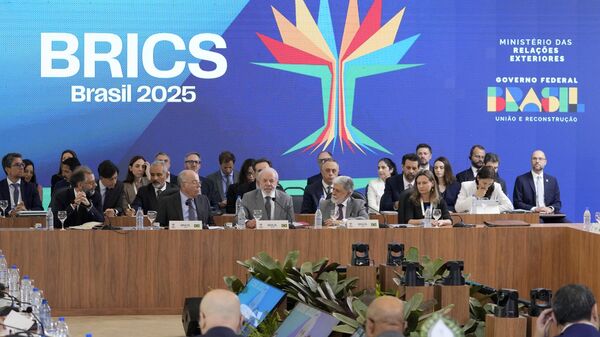 O presidente do Brasil, Luiz Inácio Lula da Silva, durante a sessão de abertura da Primeira Reunião Sherpa em preparação para a reunião de julho do BRICS no Brasil, no Palácio do Itamaraty, em Brasília, Brasil, 26 de fevereiro de 2025 - Sputnik Brasil