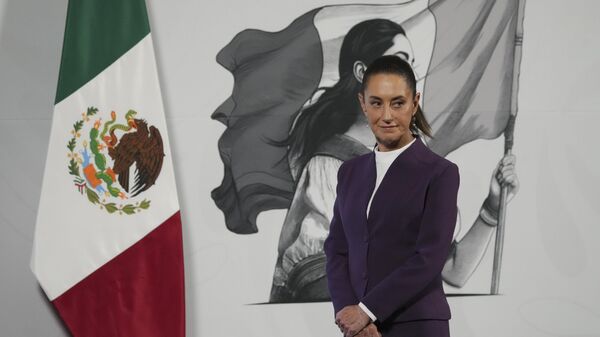A presidente mexicana Claudia Sheinbaum aguarda sua coletiva de imprensa matinal no Palácio Nacional da Cidade do México, 4 de março de 2025 - Sputnik Brasil