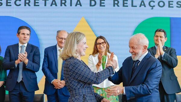 Presidente da República, Luiz Inácio Lula da Silva, durante cerimônia de transmissões de cargos e posses do ministro da Saúde, Alexandre Padilha, e da ministra da Secretaria de Relações Institucionais, Gleisi Hoffmann, no Palácio do Planalto. Brasília (DF), março de 2025 - Sputnik Brasil