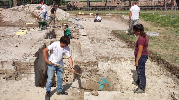 Arqueólogos descobriram um mikveh (banho ritual) e uma sinagoga raros de 1.600 anos em Ostia Antica, perto de Roma, Itália - Sputnik Brasil