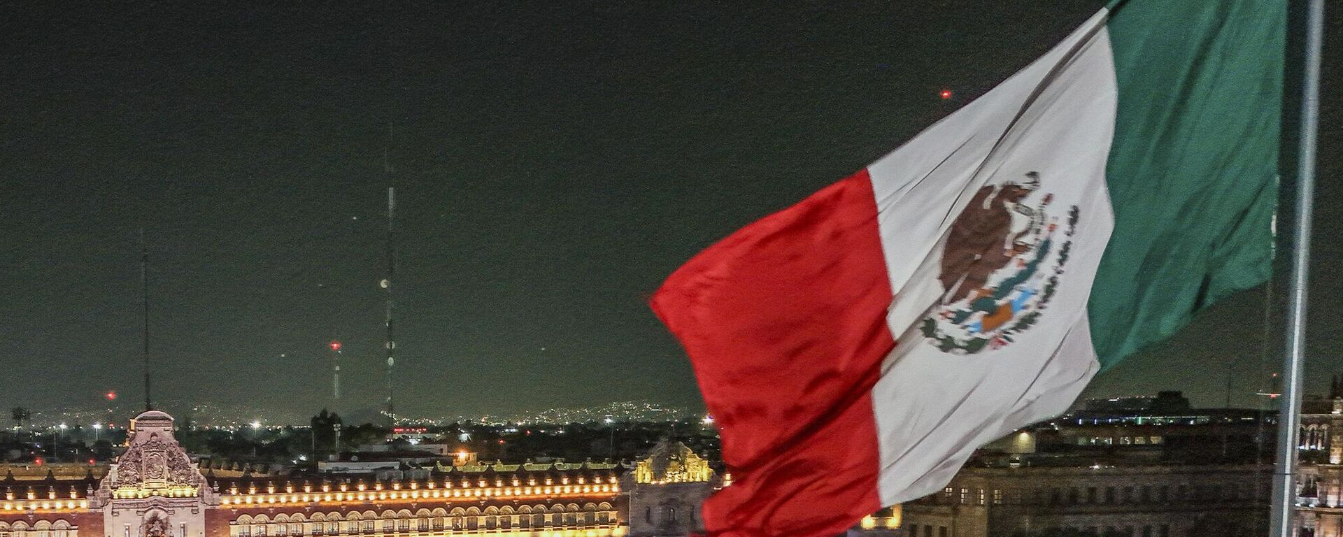 Bandeira do México sobre uma praça na Cidade do México - Sputnik Brasil, 1920, 14.03.2025