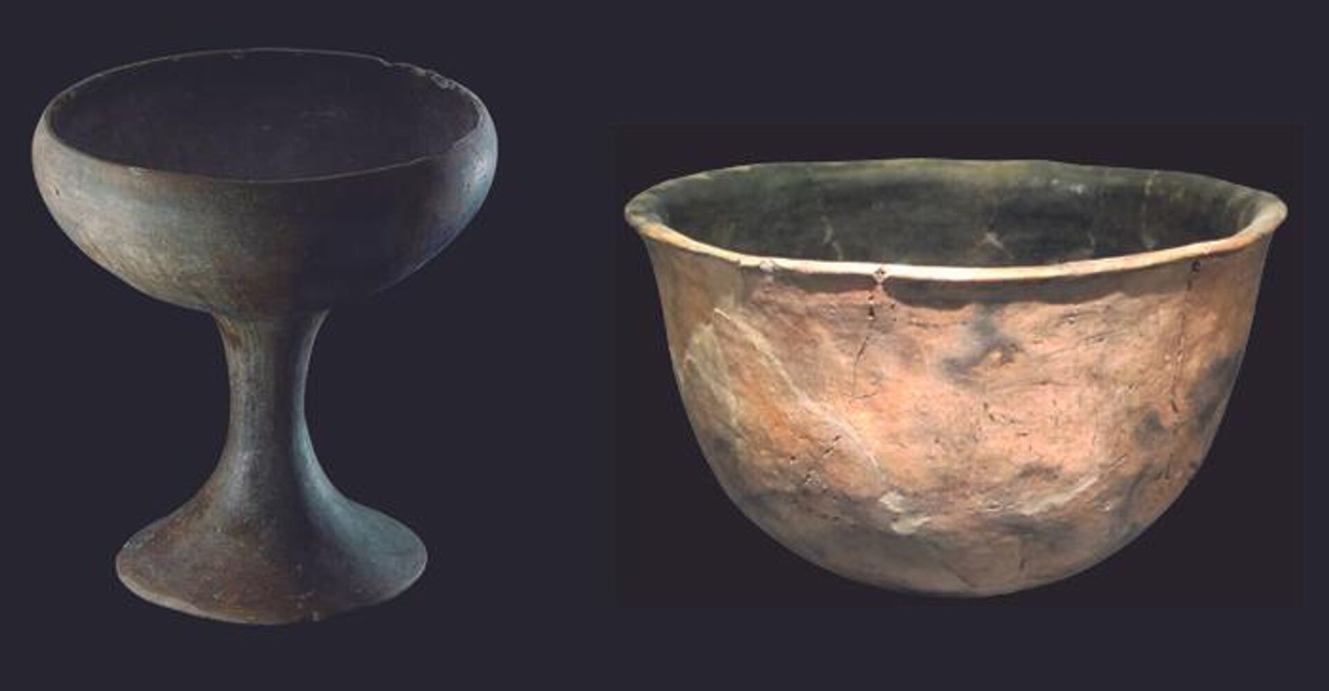 Cálice de cerâmica, emblemático da fase de expansão de El Argar (E), de J.A. Soldevilla pela ASOME-UAB; e cerâmica das comunidades periféricas de El Argar, encontrada no Cerro de la Campana (Yecla) Cálice de cerâmica, emblemático da fase de expansão de El Argar (E), de J.A. Soldevilla pela ASOME-UAB; e cerâmica das comunidades periféricas de El Argar, encontrada no Cerro de la Campana (Yecla) - Sputnik Brasil, 1920, 18.03.2025
