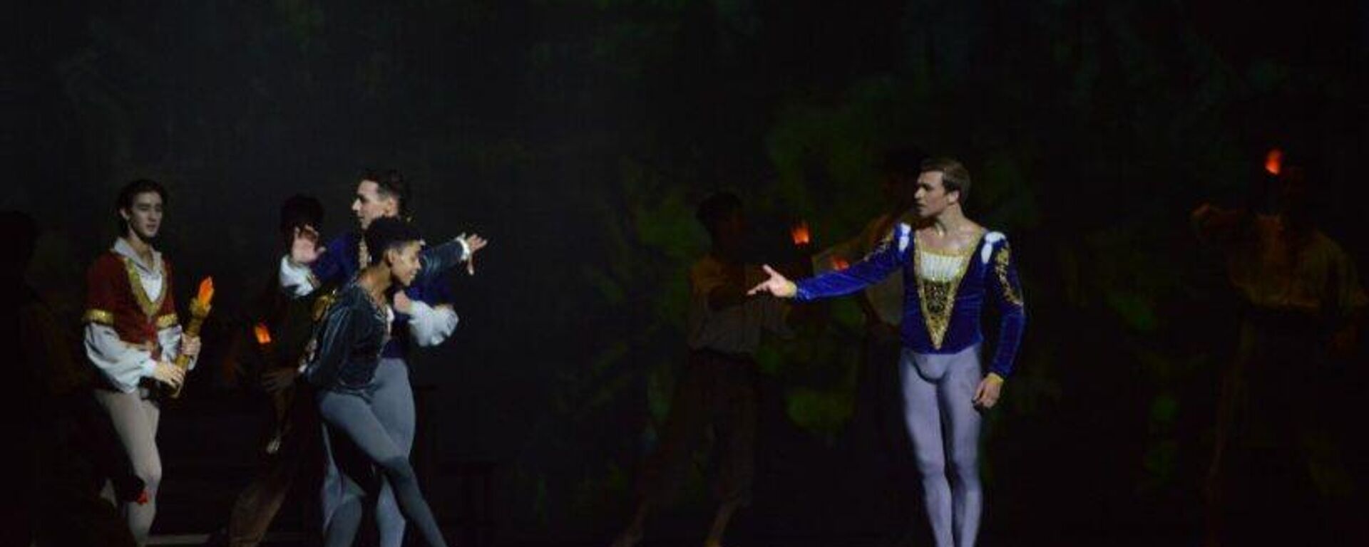 Apresentação do clássico Lago dos Cisnes, de Pyotr Tchaikovsky, na Escola do Teatro Bolshoi no Brasil, em Joinville. Santa Catarina, 15 de março de 2025 - Sputnik Brasil, 1920, 20.03.2025