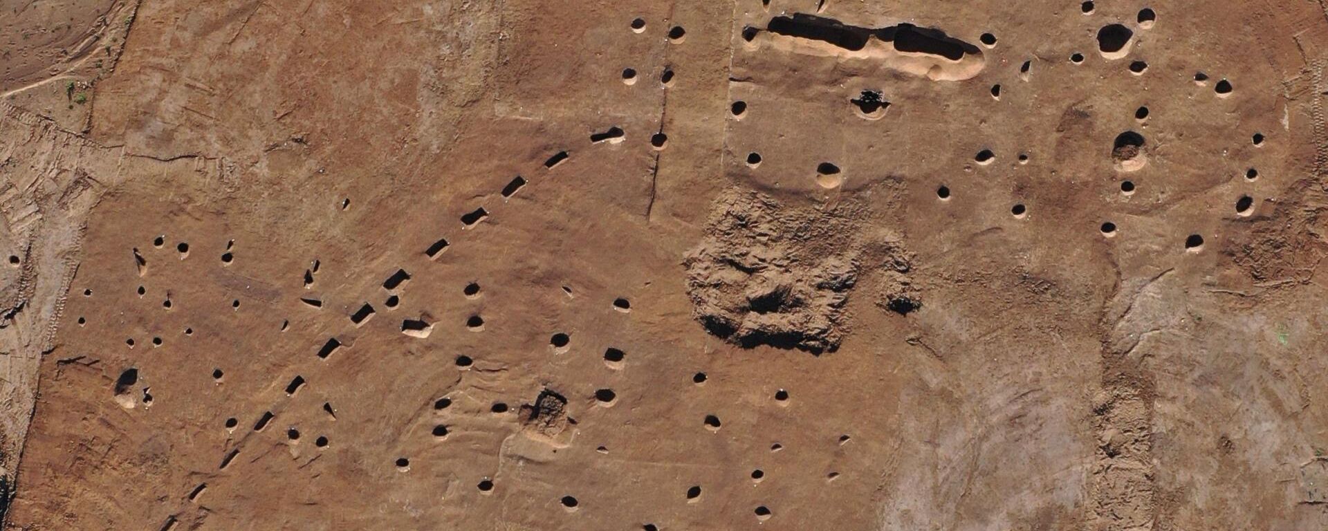 Arqueólogos desenterraram um assentamento notável de aproximadamente 3.000 anos atrás na região de Hauts-de-France, que remonta ao final da Idade do Bronze e início da Idade do Ferro - Sputnik Brasil, 1920, 24.03.2025