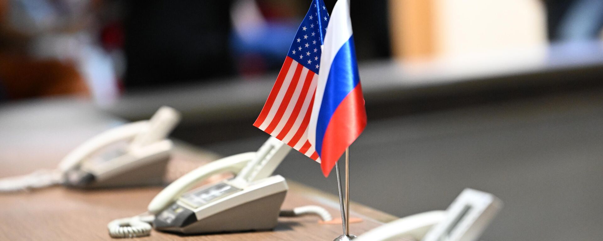 As bandeiras dos EUA e da Rússia - Sputnik Brasil, 1920, 07.04.2025