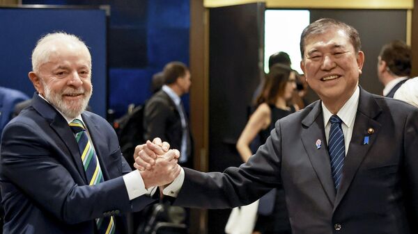 O presidente Luiz Inácio Lula da Silva e o  primeiro-ministro do Japão, Shigeru Ishiba, durante sessão de encerramento do Fórum Empresarial Brasil-Japão, Tóquio, Japão, 26 de março de 2025 - Sputnik Brasil