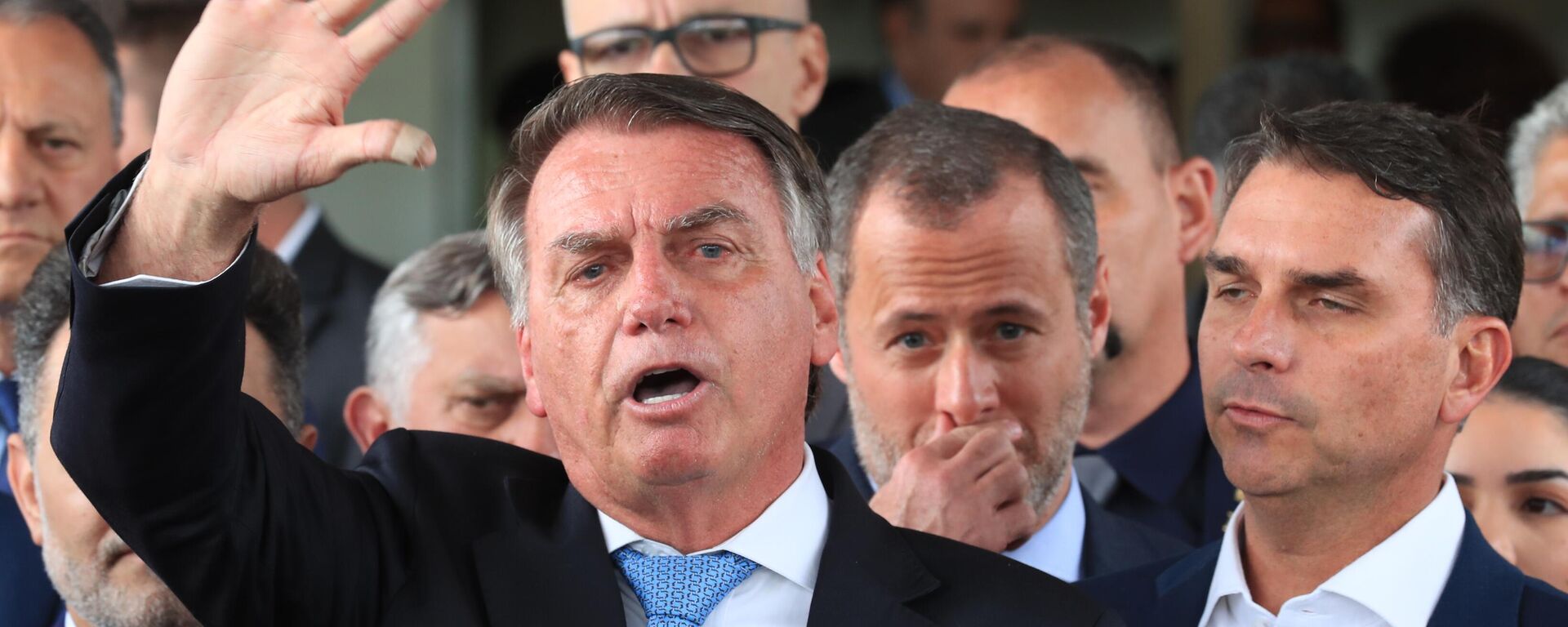O ex-presidente Jair Bolsonaro (PL) durante declaração à imprensa após virar réu no Supremo Tribunal Federal (STF), em 26 de março de 2025 - Sputnik Brasil, 1920, 26.03.2025