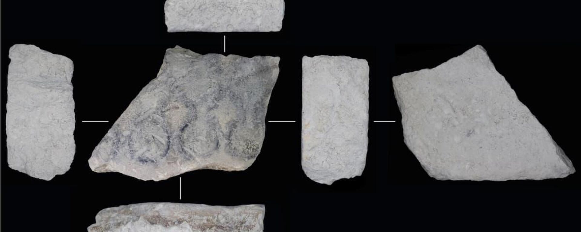 Imagens detalhadas do molde de pedra usado para produção de moedas em branco. Corresponde à válvula plana de um molde bivalve - Sputnik Brasil, 1920, 27.03.2025
