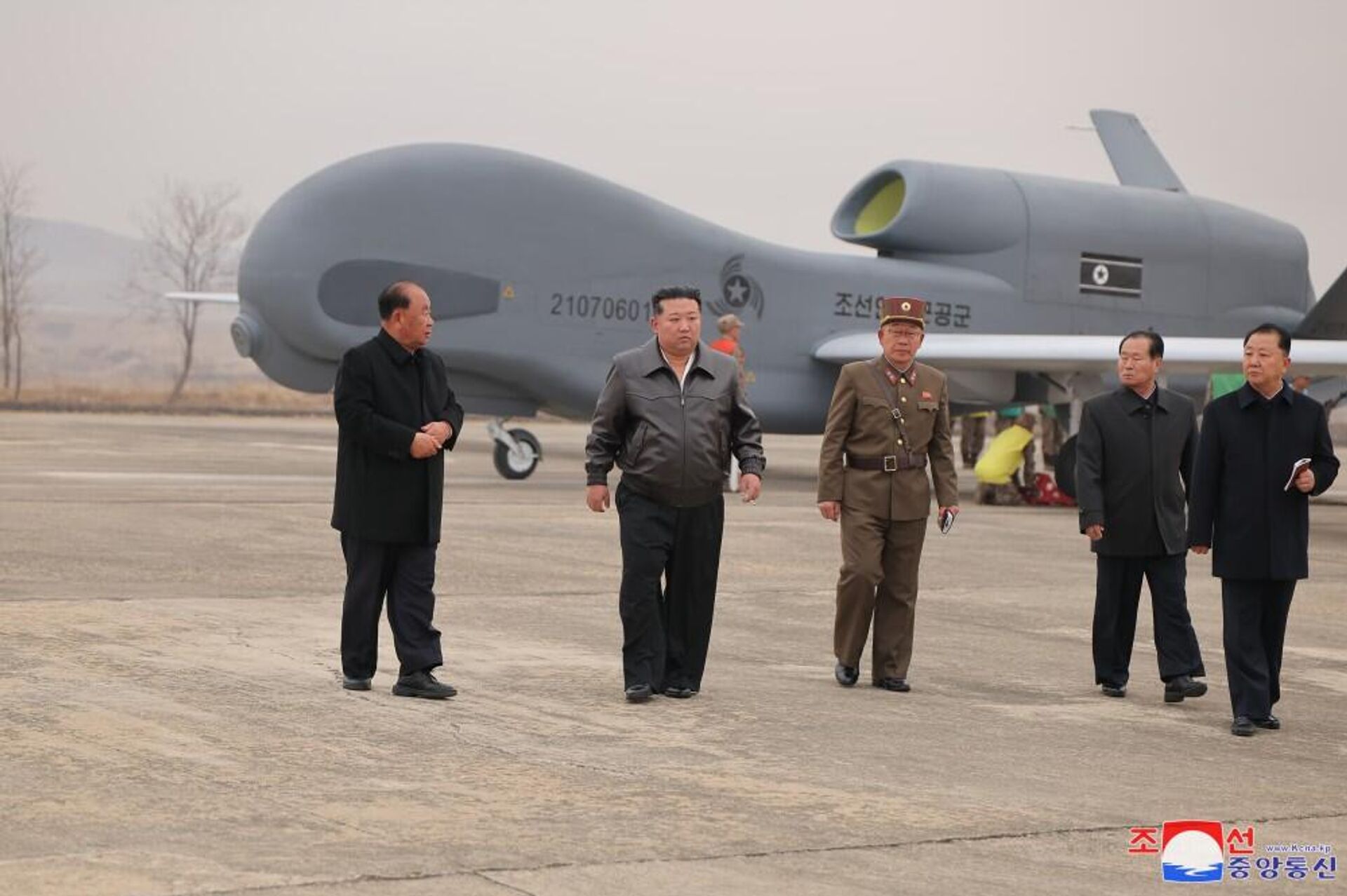 Kim Jong-un inspecionou os novos drones - Sputnik Brasil, 1920, 28.03.2025