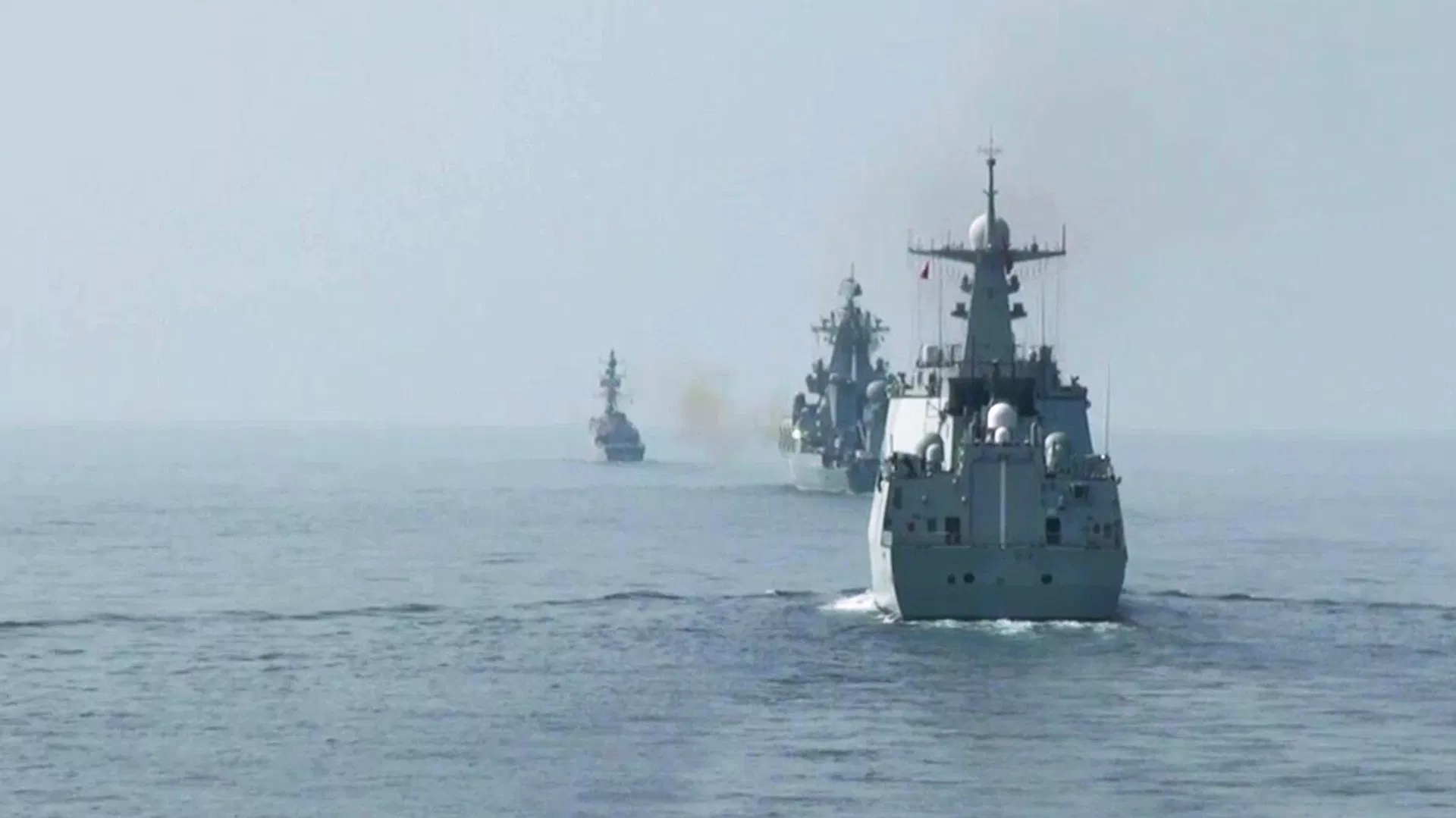 Navios de guerra da Rússia, Irã e China enfileirados durante o exercício naval CHIRU-2022 no Mar da Arábia (foto de arquivo) Navios de guerra da Rússia, Irã e China enfileirados durante o exercício naval CHIRU-2022 no Mar da Arábia (foto de arquivo) - Sputnik Brasil, 1920, 14.08.2026