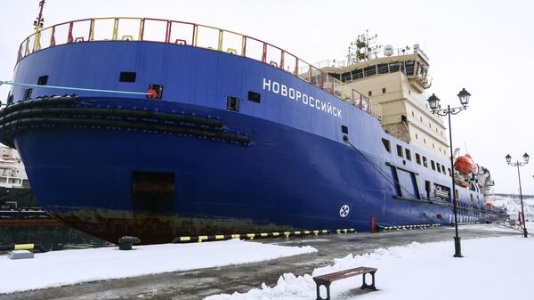 Quebra-gelo diesel-elétrico do Projeto 21900M Novorossiysk no porto de Murmansk. Foto de arquivo. - Sputnik Brasil