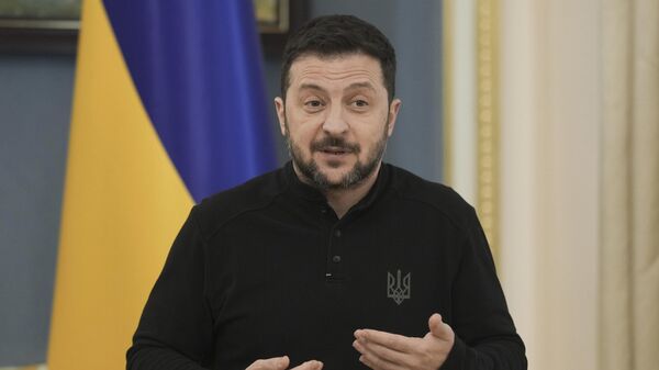 O presidente ucraniano Vladimir Zelensky fala durante uma coletiva de imprensa em Kiev, Ucrânia, 28 de março de 2025 - Sputnik Brasil