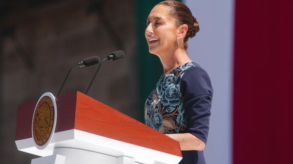 A presidente mexicana Claudia Sheinbaum no evento Zócalo, 9 de março de 2025 - Sputnik Brasil
