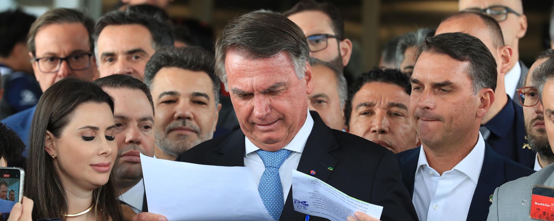 Ex-presidente Jair Bolsonaro durante declaração à imprensa após virar réu no STF. Brasília (DF), 26 de março de 2025 - Sputnik Brasil, 1920, 31.03.2025