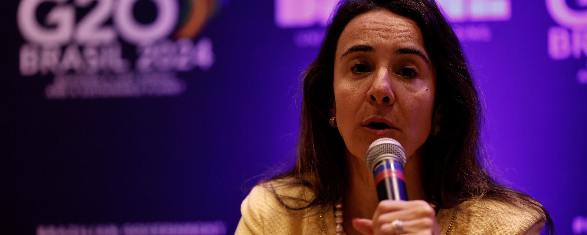 A secretária de Assuntos Internacionais do Ministério da Fazenda, embaixadora Tatiana Rosito durante coletiva de balanço da quarta reunião da Força-Tarefa para uma Mobilização Global contra a Mudança do Clima, 13 de setembro de 2024 - Sputnik Brasil, 1920, 01.04.2025