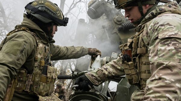 Militares da unidade de artilharia autopropulsada 2S7M Malka disparam contra posições das Forças Armadas ucranianas na região de Krasnodar - Sputnik Brasil